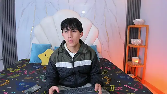 hoot booys  online show from April 20, 2026, 9:27 pm