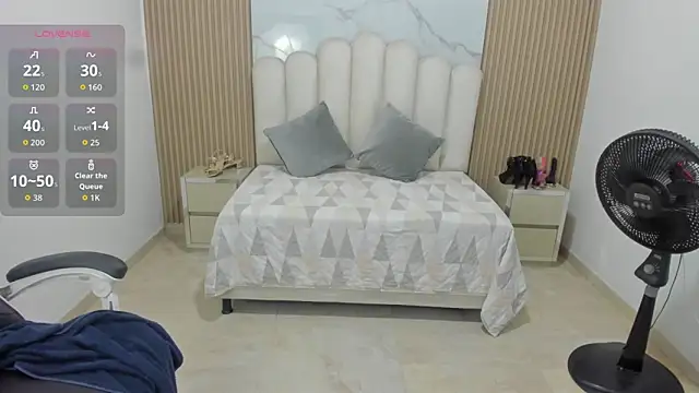 Snapshot of Aziz_daud chatting on March 13, 2026, 7:09 pm Aziz daud online show from March 13, 2026, 7:09 pm