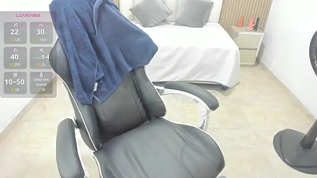 Snapshot of Aziz_daud chatting on March 16, 2026, 7:07 pm Aziz daud online show from March 16, 2026, 7:07 pm