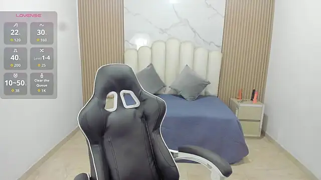 Snapshot of Aziz_daud chatting on March 17, 2026, 7:06 pm Aziz daud online show from March 17, 2026, 7:06 pm