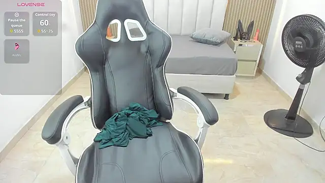 Snapshot of Aziz_daud chatting on April 14, 2026, 7:09 pm Aziz daud online show from April 14, 2026, 7:09 pm