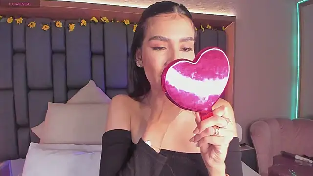 TanyaBello online show from November 30, 2025, 1:48 pm