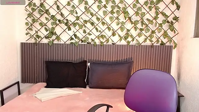 Snapshot of Dark_Niight_ chatting on February 14, 2026, 12:57 pm Dark Niight online show from February 14, 2026, 12:57 pm