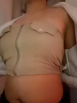 petite coral online show from February 8, 2026, 5:22 am