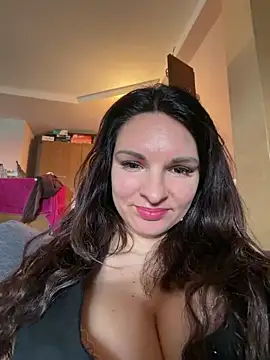 kinkysarahx online show from April 12, 2026, 11:15 am