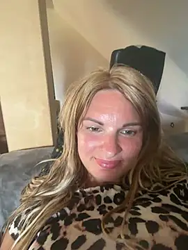 kinkysarahx online show from July 31, 2026, 2:27 pm