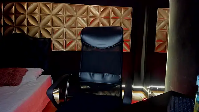 lovenatasha  online show from October 30, 2025, 6:41 pm