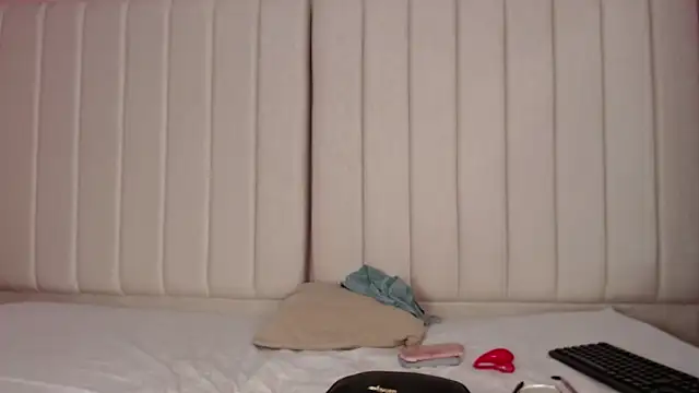 Snapshot of miel_alisha chatting on November 13, 2025, 12:48 pm miel alisha online show from November 13, 2025, 12:48 pm