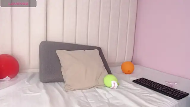 Snapshot of miel_alisha chatting on November 26, 2025, 12:39 pm miel alisha online show from November 26, 2025, 12:39 pm