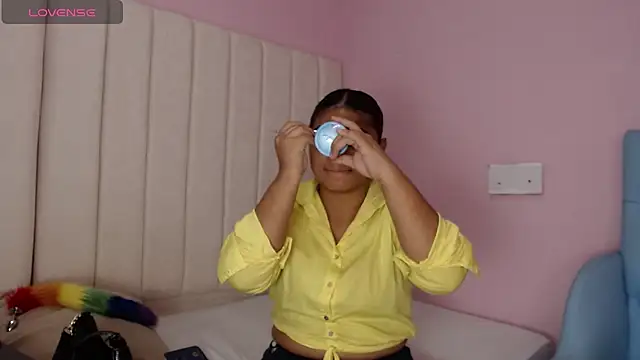 Snapshot of miel_alisha chatting on November 29, 2025, 12:52 pm miel alisha online show from November 29, 2025, 12:52 pm