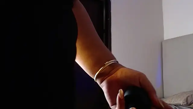 miel alisha online show from April 12, 2026, 1:38 pm