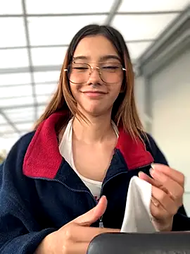 MiaaCute- online show from October 21, 2025, 9:04 pm