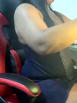 NatashaAzura online show from October 29, 2025, 8:43 pm