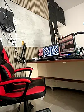 NatashaAzura online show from November 15, 2025, 2:02 pm