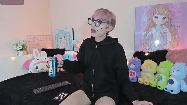 Strawberry Kitty  online show from December 19, 2025, 4:30 am