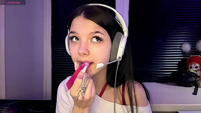 HanaMantanaDell online show from November 27, 2025, 3:03 pm