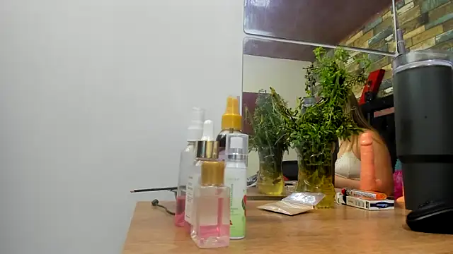 Snapshot of Zultana_Mor chatting on November 22, 2025, 3:05 am Zultana Mor online show from November 22, 2025, 3:05 am