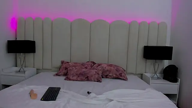 AuraSky  online show from November 20, 2025, 6:40 pm