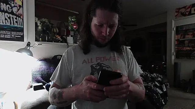 Snapshot of biggerisbetter12 chatting on March 4, 2026, 10:32 am biggerisbetter12 online show from March 4, 2026, 10:32 am