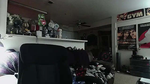 biggerisbetter12 online show from March 27, 2026, 7:36 am