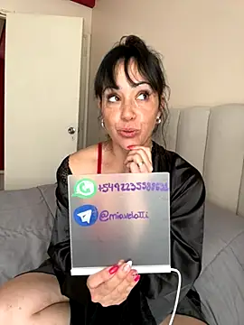 Snapshot of miavelatti85 chatting on November 28, 2025, 2:20 pm miavelatti85 online show from November 28, 2025, 2:20 pm