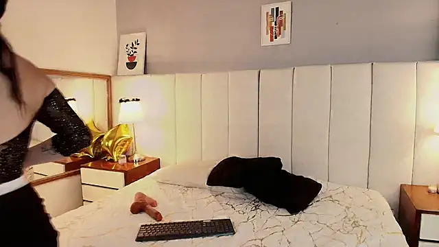 Alanawestt online show from November 19, 2025, 8:09 pm