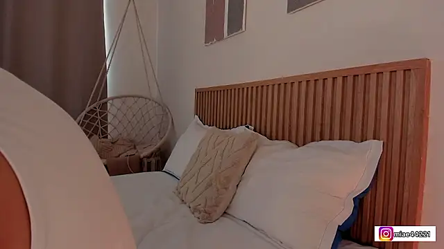 Little Emma 11 online show from February 1, 2026, 2:37 pm