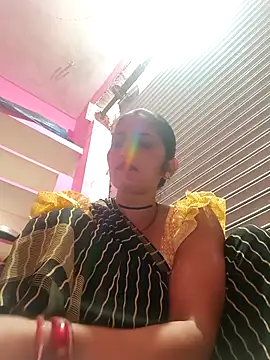 Snapshot of Pooja_shre chatting on February 28, 2026, 2:45 am Pooja shre online show from February 28, 2026, 2:45 am