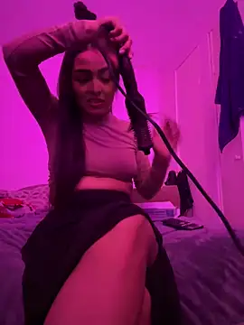 sexywiffeee online show from October 26, 2025, 9:10 pm