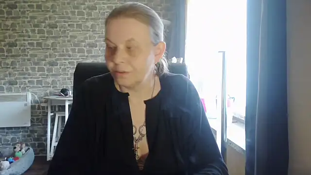 Diamond Bite online show from November 2, 2025, 10:17 am