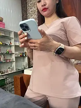 Snapshot of Phale2x chatting on January 19, 2026, 1:31 am Phale2x online show from January 19, 2026, 1:31 am