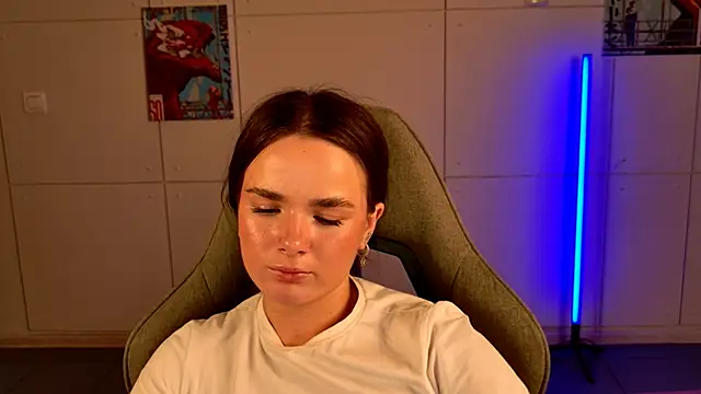 Snapshot of May_Bloom chatting on October 27, 2025, 5:17 pm May Bloom online show from October 27, 2025, 5:17 pm