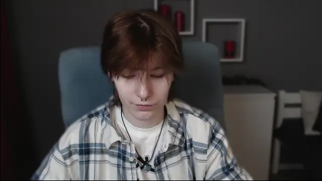 guitarandangell online show from December 4, 2025, 8:12 am