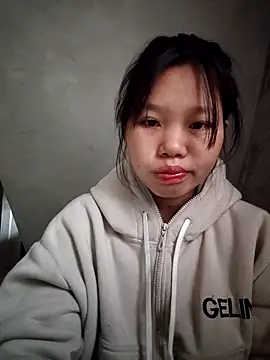 linh-miu99 online show from February 4, 2026, 2:06 am