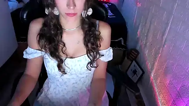 MartesBratty online show from May 1, 2026, 9:30 pm
