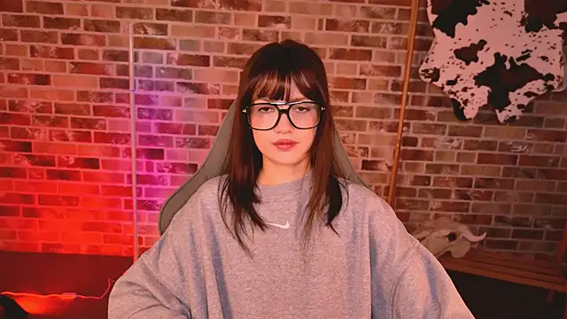 KiraVair online show from April 3, 2026, 11:08 am