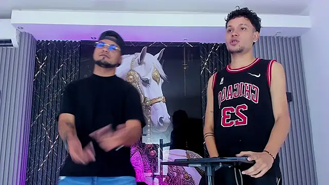 handsome boys22 online show from November 27, 2025, 2:08 pm