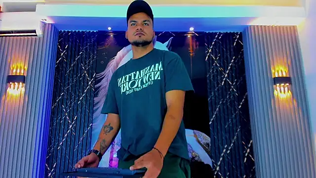 handsome boys22 online show from January 17, 2026, 12:43 pm