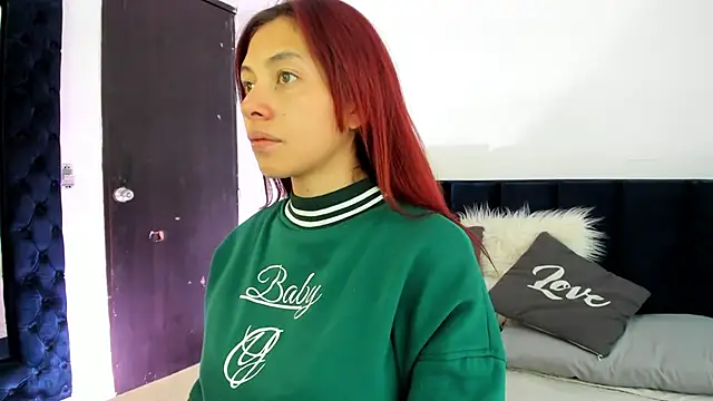 Snapshot of melanie_roux__ chatting on July 3, 2026, 12:33 pm melanie roux online show from July 3, 2026, 12:33 pm