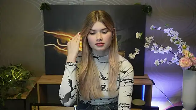 EloisKristy online show from October 18, 2025, 7:09 am