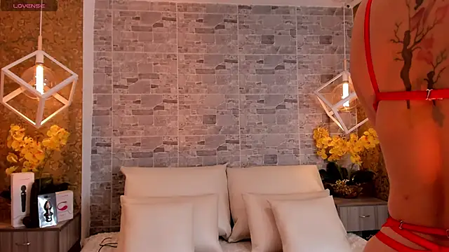 Catalina-Thompson online show from November 1, 2025, 12:07 pm