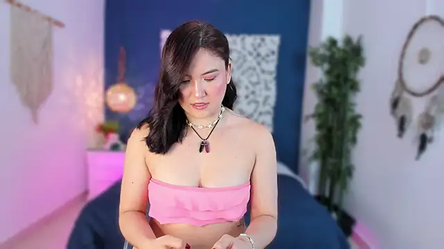 CoralQuinn online show from November 17, 2025, 11:38 am