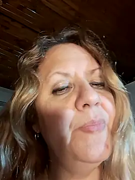 Snapshot of JennyInVegas chatting on November 4, 2025, 2:32 am JennyInVegas online show from November 4, 2025, 2:32 am