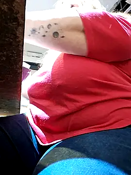 Snapshot of JennyInVegas chatting on November 5, 2025, 4:29 pm JennyInVegas online show from November 5, 2025, 4:29 pm