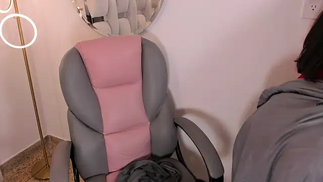 Dakota jhons1 online show from April 16, 2026, 9:39 pm