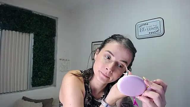 Snapshot of Emma_sweet_hot chatting on June 6, 2026, 4:44 pm Emma sweet hot online show from June 6, 2026, 4:44 pm