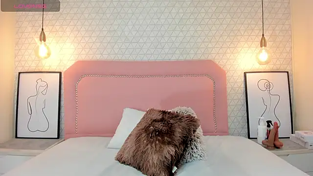 TAYLORMEYER1 online show from November 7, 2025, 3:28 am