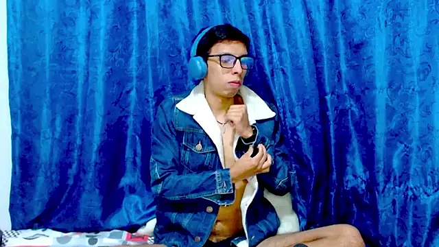 DavTwink3100 online show from February 10, 2026, 1:53 am