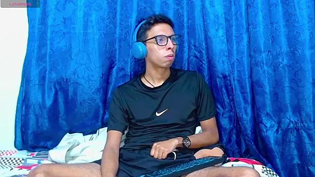 DavTwink3100 online show from March 21, 2026, 1:43 am