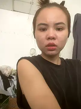 Snapshot of -Hollyy- chatting on October 19, 2025, 12:33 am -Hollyy- online show from October 19, 2025, 12:33 am